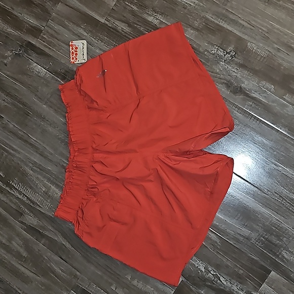 NWT Free People In The Wild Shorts Relaxed Lightweight Mid-Rise Pockets Small - Picture 2 of 10